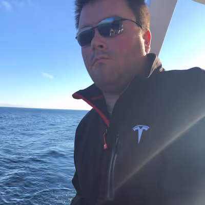 Дэниел Перри